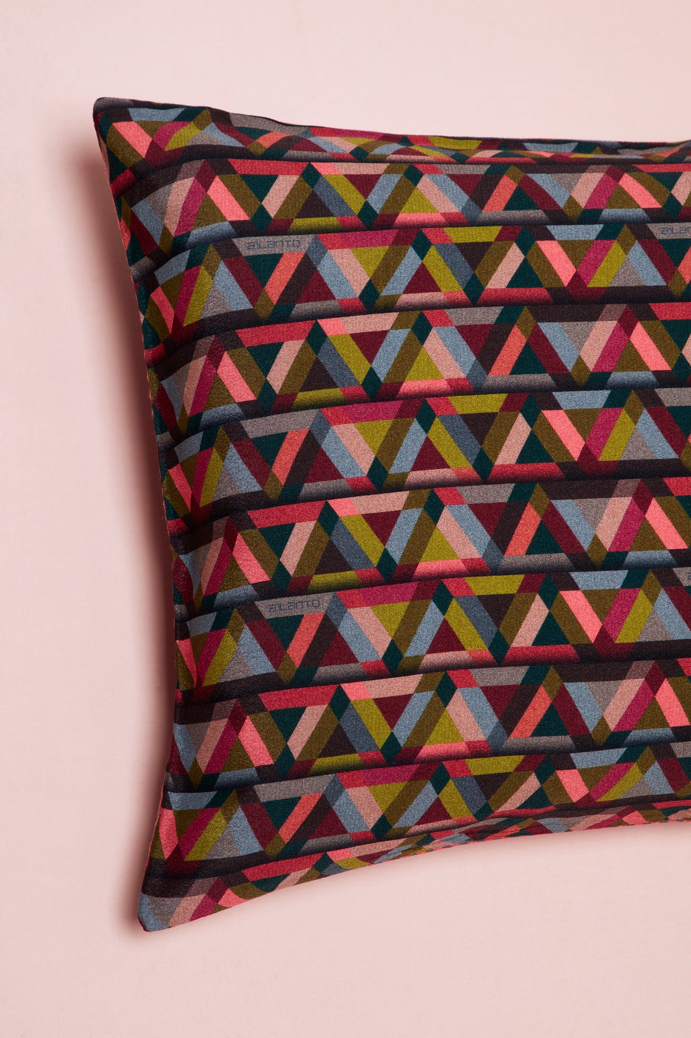 "Geometric" printed rectangular cushion