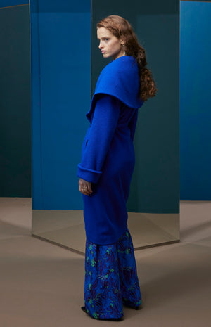 FW25-AB12  Abrigo solapa capa en lana azul