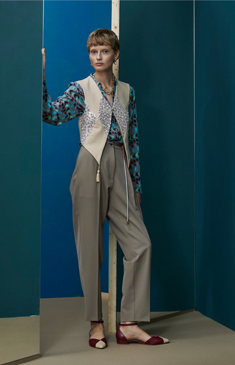 FW25-CH02 Chaleco patchwork en lana y lentejuelas
