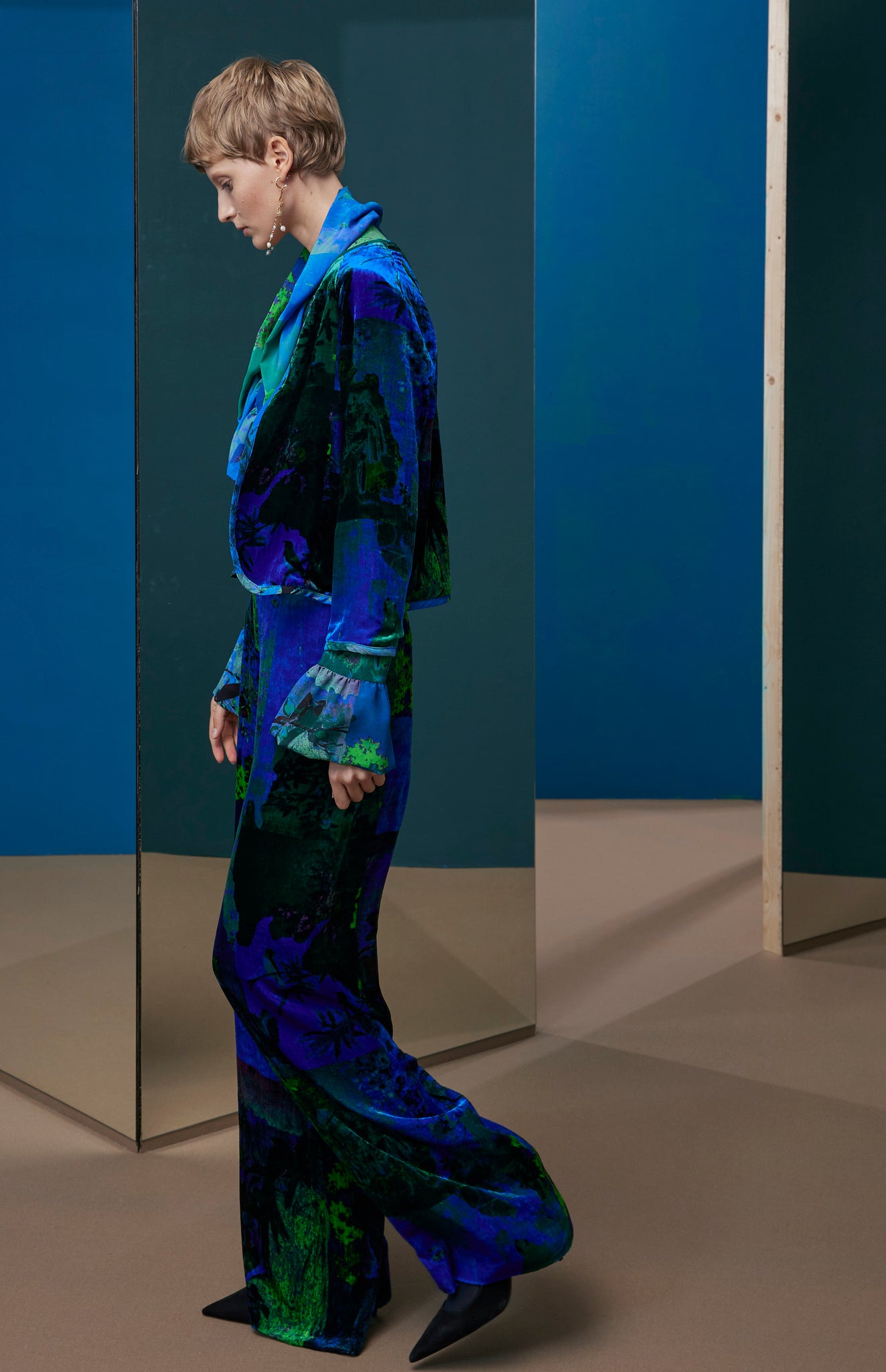 FW25-P010Blue Pantalón en terciopelo estampado "Papel pintado"