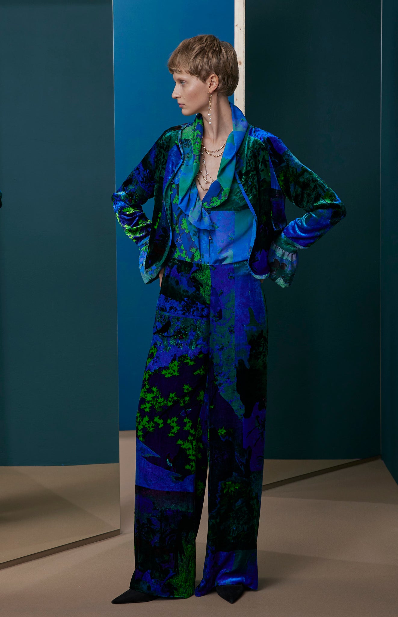 FW25-P010Blue Pantalón en terciopelo estampado "Papel pintado"
